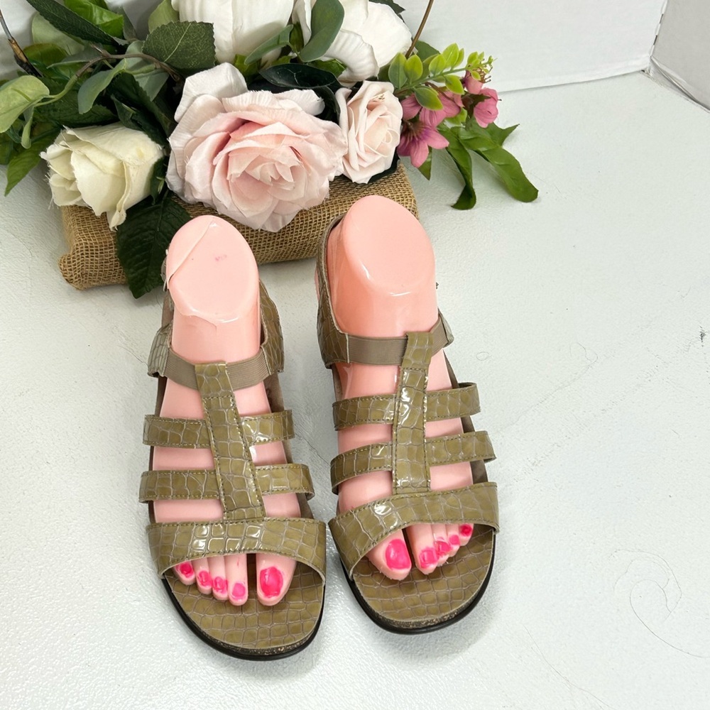 Women's Strappy Sandals in Tan